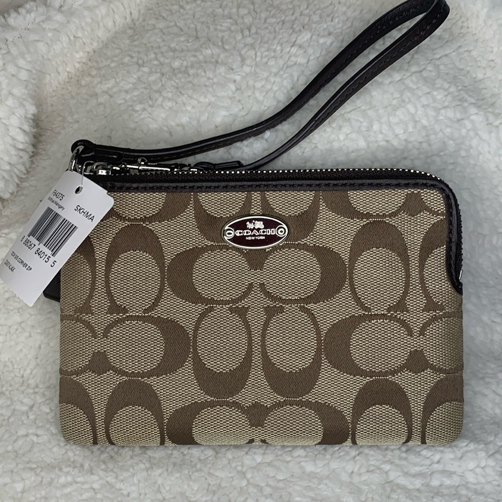 BRAND NEW, NWT Coach Corner zip fabric wristlet
